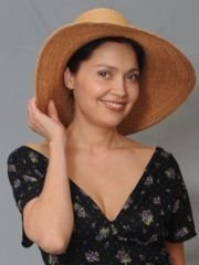 Ирина Лосева слегка засветила сиську в сериале «Ермоловы», 2008