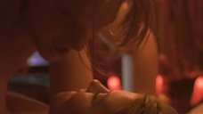 Тара Рид: Вокруг огня  – секс сцены