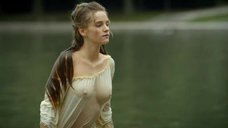 Ноэми Шмидт: Версаль  – секс сцены