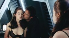 Дениз Ричардс: Звездный десант  – секс сцены