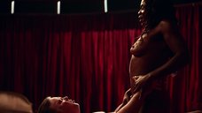 Йетиде Бадаки: Американские боги  – секс сцены