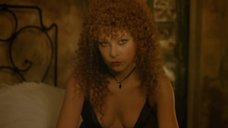 Татьяна Догилева: Яма (1990)  – секс сцены