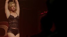 Лили Рейнхарт: Ривердэйл  – секс сцены