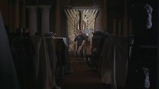 Хайди Клум: Английский цирюльник  – секс сцены