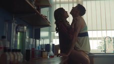 Эми Лу Вуд: Половое воспитание  – секс сцены
