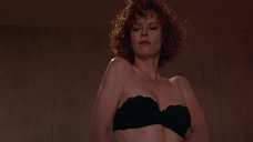 Лизетт Энтонинеизвестная: : Подмена (1991)  – секс сцены