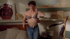 Оливия Тирлби: Никто не уходит  – секс сцены