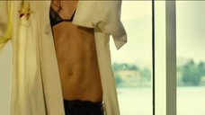 Кейт Наута: Перевозчик 2  – секс сцены