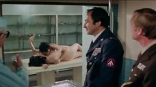 Эдвиж Фенек: Докторша из военного госпиталя  – секс сцены