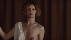 Летиция Каста: Девушка и волки  – секс сцены