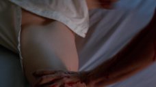Джейми Ли Кертис: Голубая сталь  – секс сцены