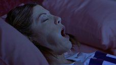 Тори Спеллинг: Очень страшное кино 2  – секс сцены