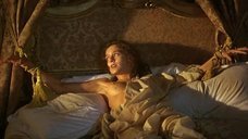 Валерия Голино: Королевская шлюха  – секс сцены