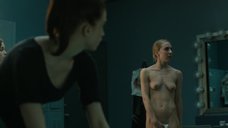 Меган Дикинсон: Плоть и кости  – секс сцены