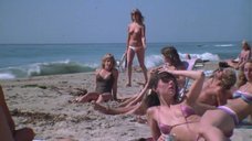 неизвестная: Пляжные девочки  – секс сцены