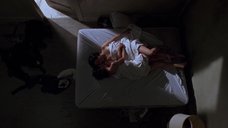Джина ГершонДженнифер Тилли: : Связь (1996)  – секс сцены