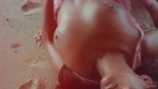 Зеуди Арая: Тело (1974)  – секс сцены