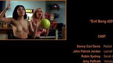 Сэм Аотаки: Зловещий Бонг 420  – секс сцены