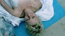 Оршойя Тот: Счастливые дни (2002)  – секс сцены