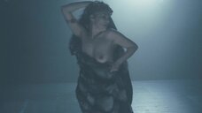 Эмманюэль Сенье: Венера в мехах  – секс сцены