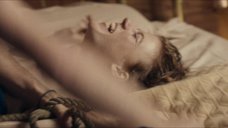 Роуз Лесли: Медовый месяц  – секс сцены