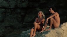 Сабрина Сиани: Лицеистка на море с папиной подругой  – секс сцены