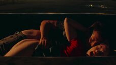 Сюзанна Сон: Красная ракета  – секс сцены