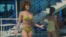 Кармен Руссо: Посмотри какое солнце… Идём на пляж!  – секс сцены