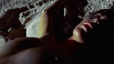 Надя Кассини: Змеиный бог  – секс сцены