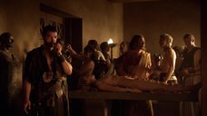 неизвестная: Спартак: Кровь и песок  – секс сцены