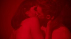 Женевьев Гонт: Строго конфиденциально  – секс сцены