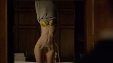 Элизабет Дебики: Ночной администратор  – секс сцены