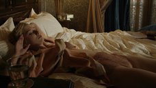 Элизабет Дебики: Ночной администратор  – секс сцены